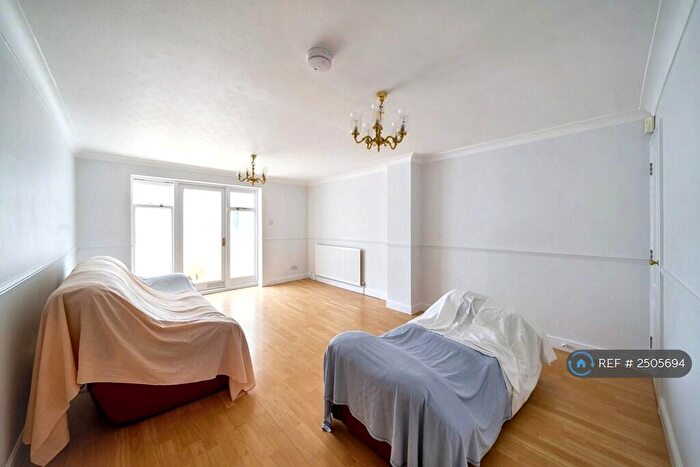 3 Bedroom End Of Terrace House To Rent In Wenlock Gardens, London, NW4