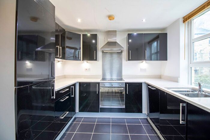 2 Bedroom Flat To Rent In Roker Lane, Pudsey, LS28