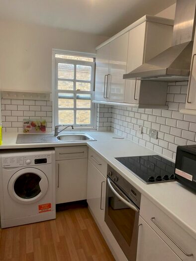 1 Bedroom Flat For Sale In Cleveland Grove, London, E1