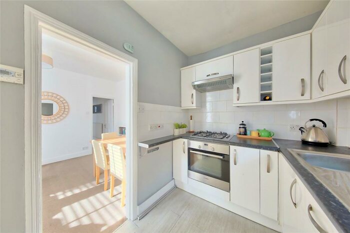 3 Bedroom Apartment To Rent In Bedford Hill, SW12