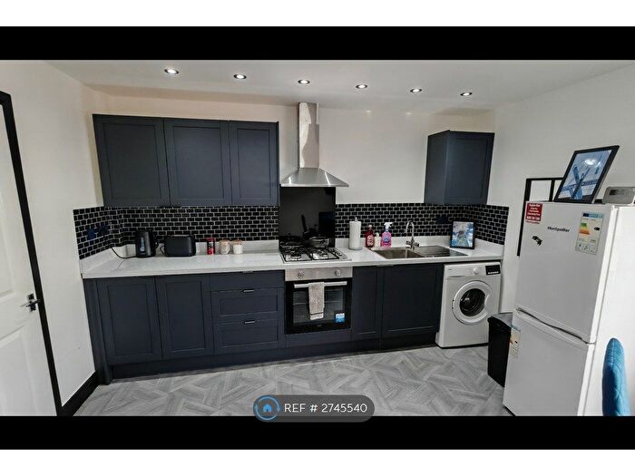 2 Bedroom Flat To Rent In Grandale Street, Manchester, M14