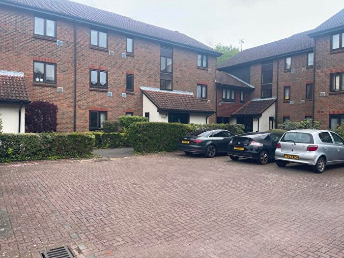 2 Bedroom Flat To Rent In Braybourne Drive, Isleworth, TW7