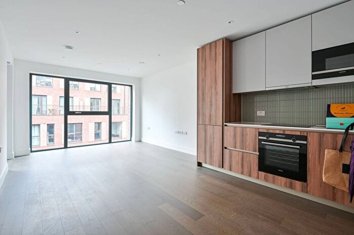 1 Bedroom Flat To Rent In Belfield Mansions, Elephant And Castle, London, SE17