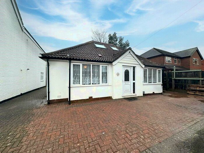 4 Bedroom Bungalow To Rent In Connaught Road, Fleet, Hampshire, GU51