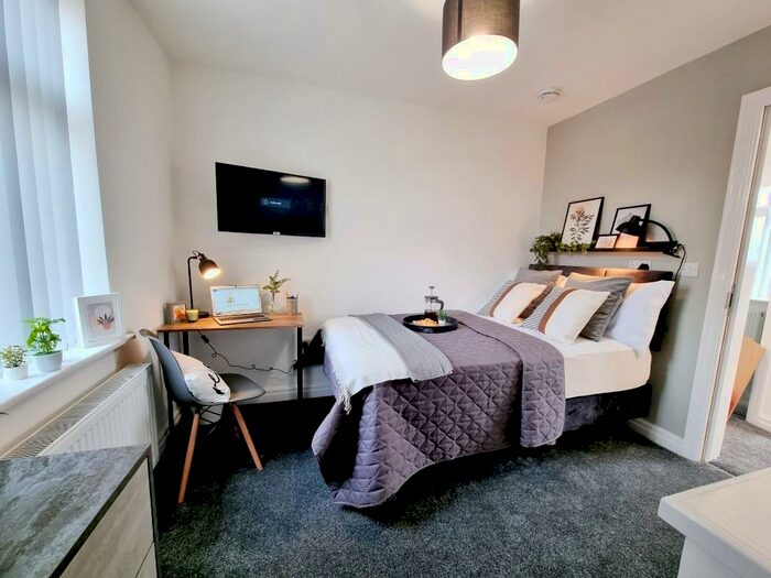 4 Bedroom House Of Multiple Occupation To Rent In Victor Avenue, Bury, BL9