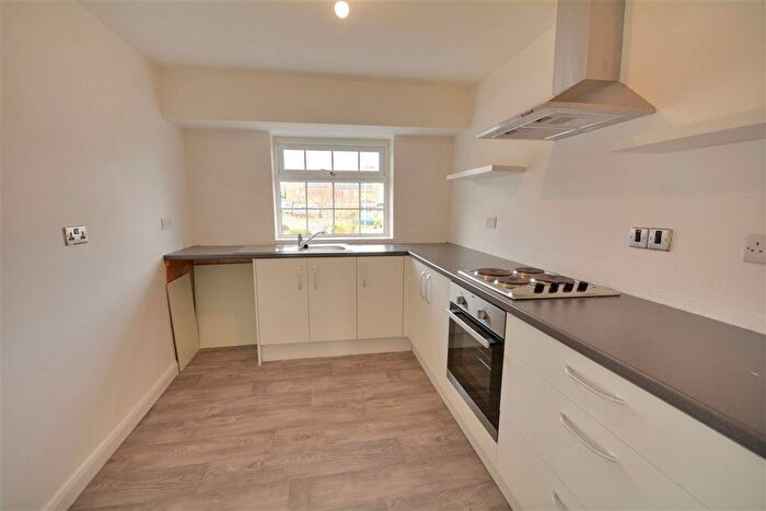 2 Bedroom Flat To Rent In Park Avenue, Darrington, WF8