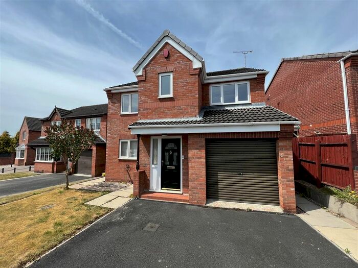 4 Bedroom Detached House To Rent In Potters Croft, Newhall, Swadlincote, DE11