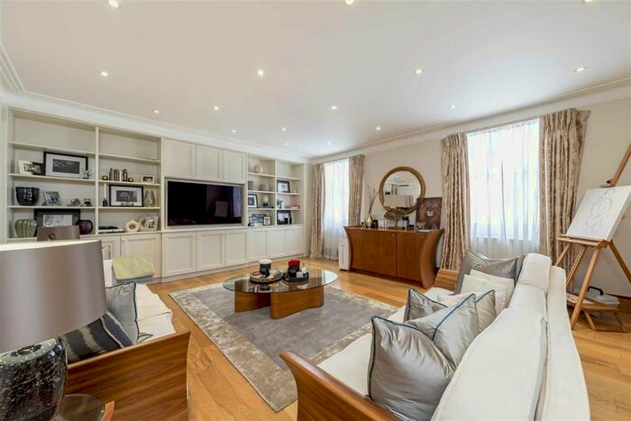 2 Bedroom Flat To Rent In Gloucester Road, London, SW7