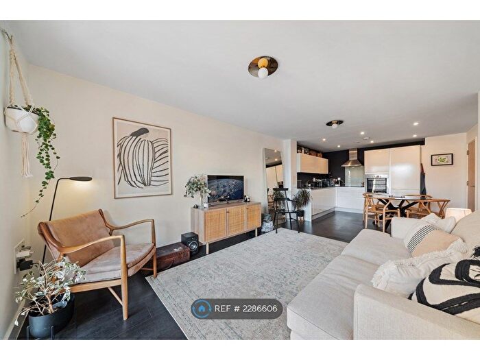 3 Bedroom Flat To Rent In Mildmay Avenue, London, N1