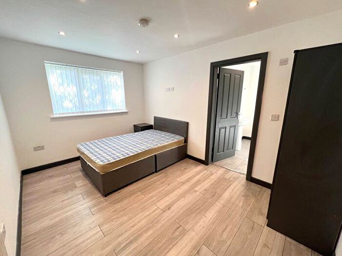 4 Bedroom House Of Multiple Occupation To Rent In Tenby Drive, Salford, M6