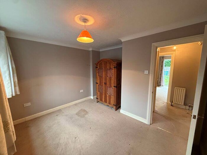 1 Bedroom Flat To Rent In Shelton Avenue, Warlingham, CR6