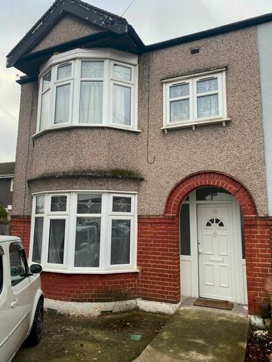 4 Bedroom End Of Terrace House To Rent In Felhurst Crescent, Dagenham, RM10