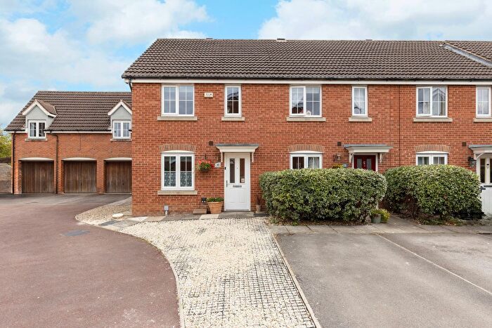3 Bedroom End Of Terrace House For Sale In Robin Close, Selby, North Yorkshire, YO8