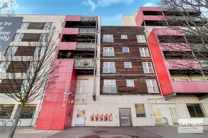 2 Bedroom Flat To Rent In Northwick Road, Wembley, HA0