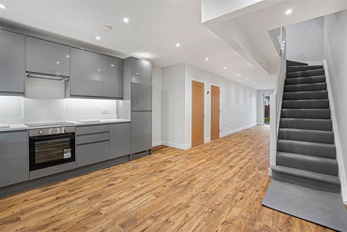 3 Bedroom Property For Sale In Totteridge Road, Enfield, EN3