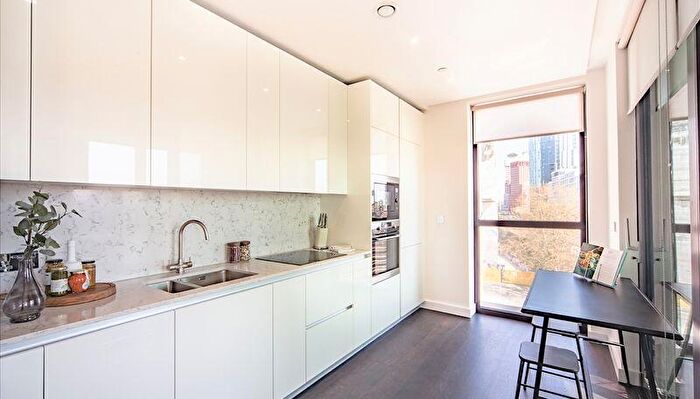 2 Bedroom Flat To Rent In Thornes House, Charles Clowes Walk, London, SW11