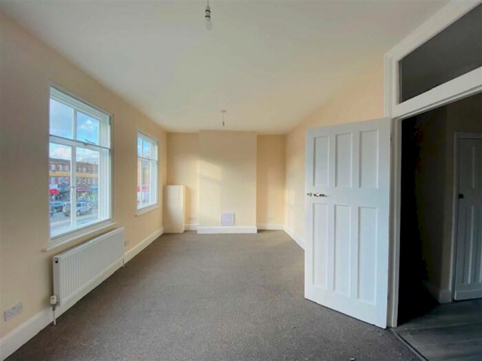 3 Bedroom Flat To Rent In Station Road, Harrow, Middlesex HA1
