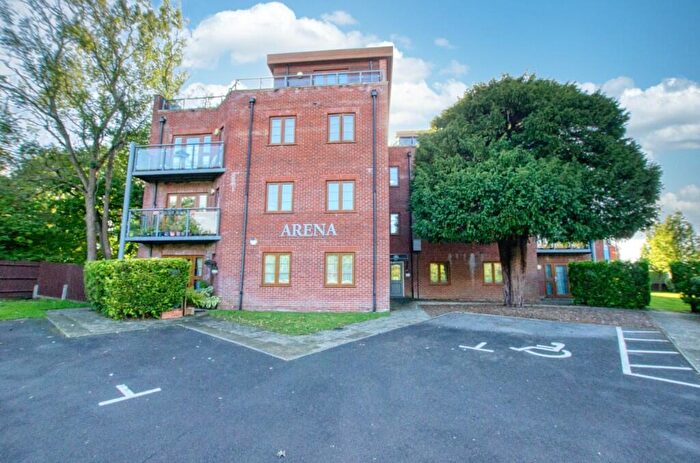 2 Bedroom Apartment For Sale In Botley Road, Southampton, Hampshire, SO30