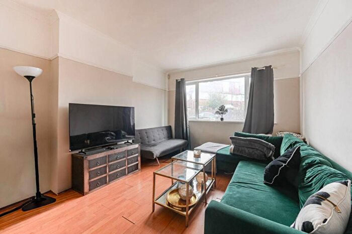 3 Bedroom House For Sale In Bramdean Crescent, Lee, London, SE12