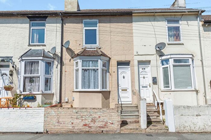 3 Bedroom Terraced House For Sale In East Street, Gillingham, Kent, ME7