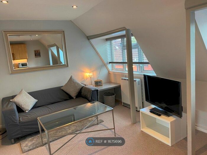 1 Bedroom Flat To Rent In West Street, Marlow, SL7