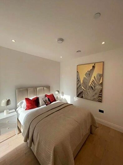 3 Bedroom Apartment To Rent In High Road, Leyton, E10