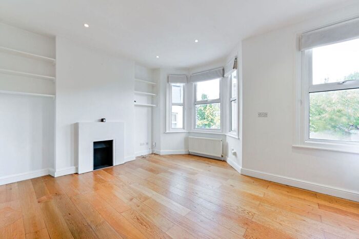 2 Bedroom Flat For Sale In Petersfield Road, Acton, London, W3