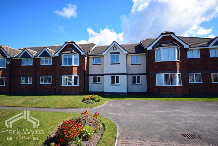 2 Bedroom Flat To Rent In Clifton Drive North, Lytham St Annes, Lancashire, FY8