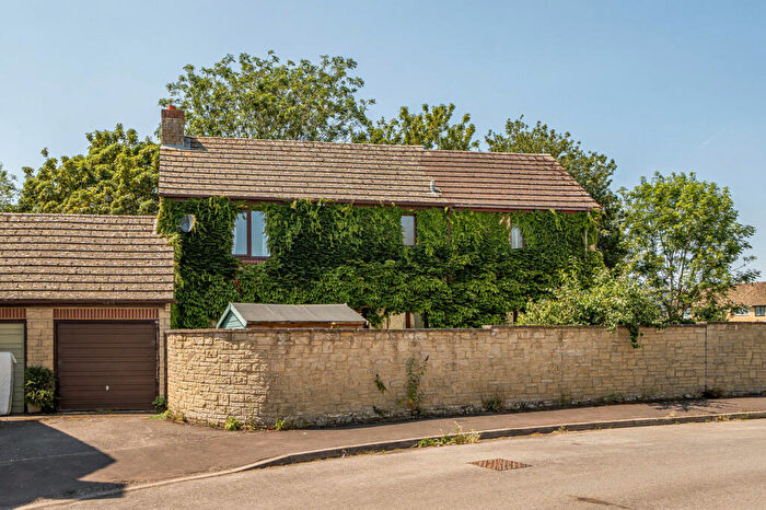 4 Bedroom Detached House For Sale In Chetwynd Mead, Bampton, OX18