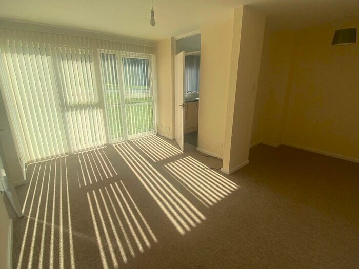 Ground Flat To Rent In Browns Green, Birmingham, B20
