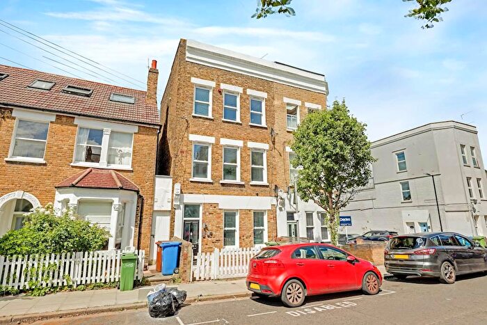 3 Bedroom Flat To Rent In Heber Road, London (Br), SE22