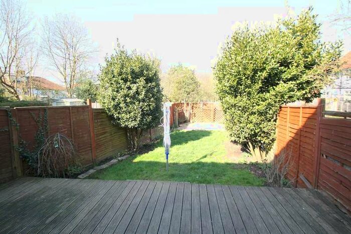 2 Bedroom Flat To Rent In Fernside Avenue, London, NW7