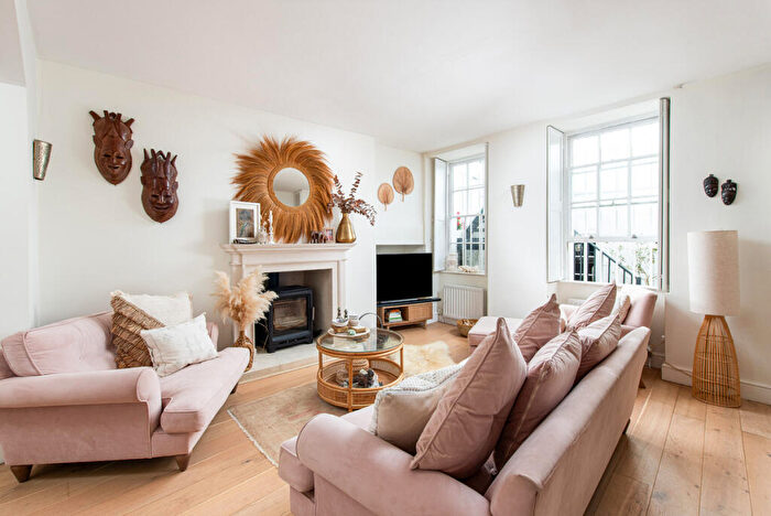 2 Bedroom Apartment For Sale In Cavendish Crescent, Bath, BA1
