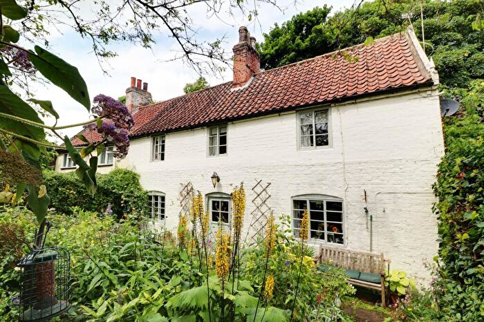 3 Bedroom Cottage For Sale In Park Lane, Saxby-All-Saints, DN20