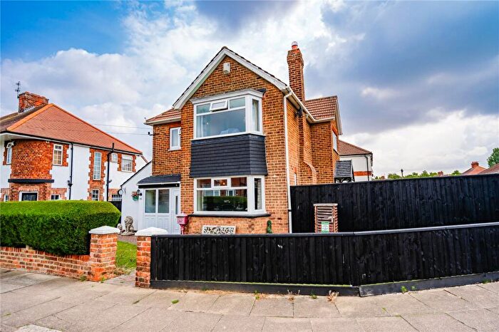 3 Bedroom Detached House For Sale In Weelsby Avenue, Grimsby, Lincolnshire, DN32