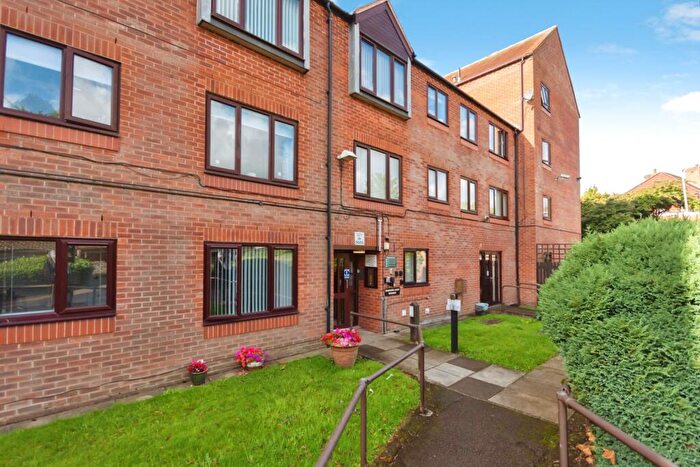 2 Bedroom Flat For Sale In The Green, Kings Norton, Birmingham, West Midlands, B38
