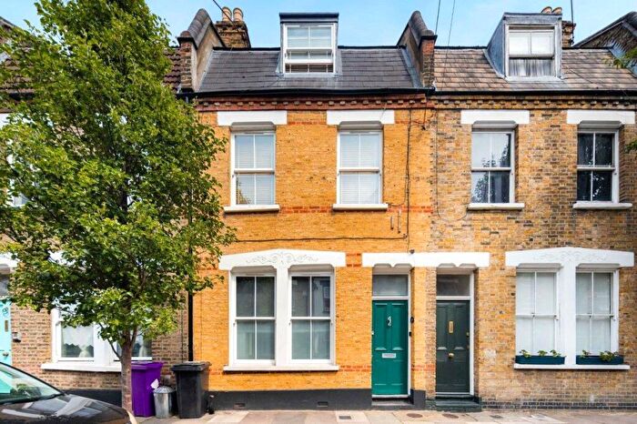 2 Bedroom Flat To Rent In Senrab Street, Stepney, London, E1