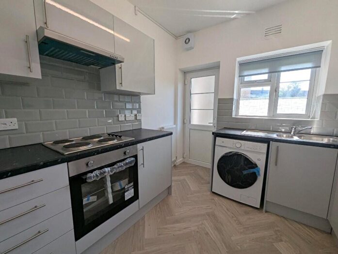 2 Bedroom Flat To Rent In Great North Road, London, N2