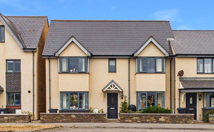 3 Bedroom End Of Terrace House For Sale In Sandpiper Road, Bude, Cornwall, EX23