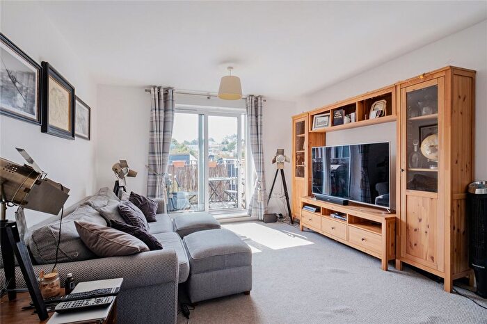 2 Bedroom Flat To Rent In Blytheswood Place, London, SW16