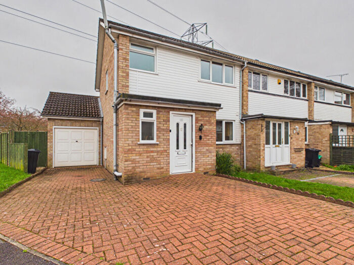 3 Bedroom End Of Terrace House For Sale In Hazel Dr, Woodley, RG5