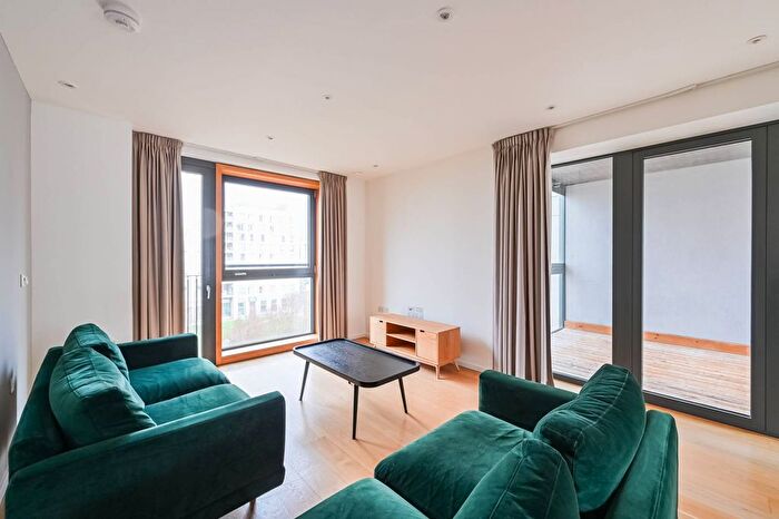 3 Bedroom Flat To Rent In Raywood Mansions, East Village, Stratford, London, E20