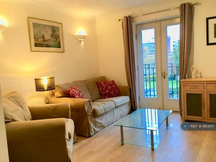 2 Bedroom Flat To Rent In Jemmett Close, Kingston Upon Thames, KT2