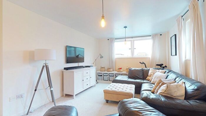 2 Bedroom Flat To Rent In Osiers Road, SW18