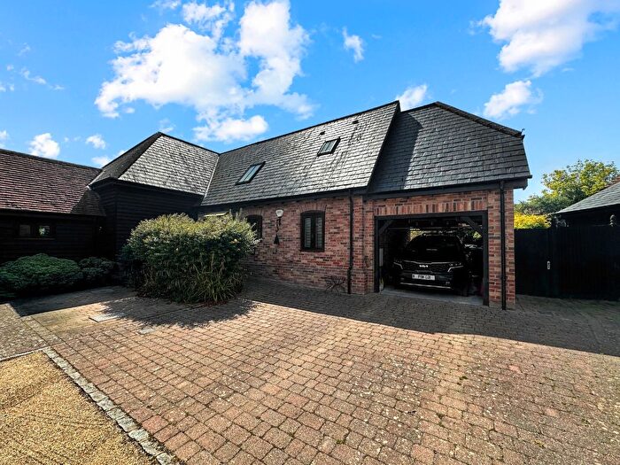 4 Bedroom Link Detached House For Sale In Brick Kiln Barns, Chaul End Road, Caddington, LU1