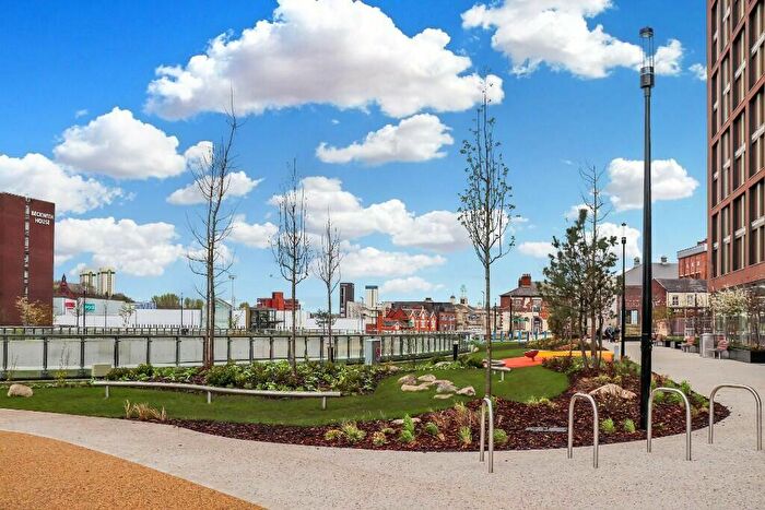 2 Bedroom Apartment To Rent In Daw Bank, Stockport, Greater Manchester, SK3