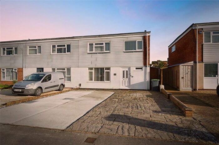 3 Bedroom End Of Terrace House For Sale In Meath Close, Hayling Island, Hampshire, PO11