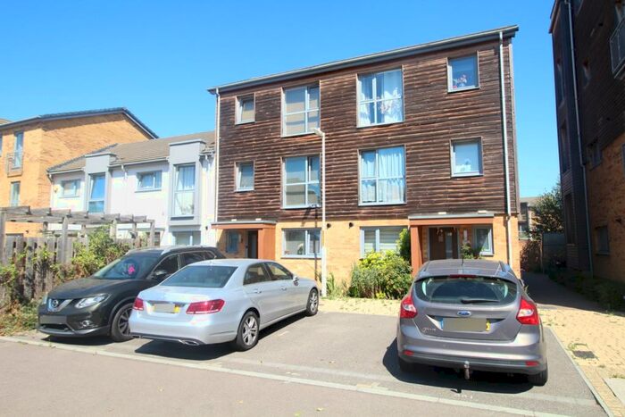4 Bedroom Flat To Rent In Tumbling Dice Mews Dartford, DA1