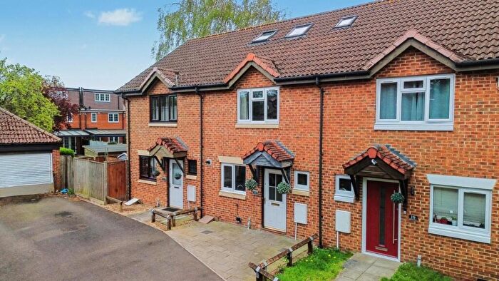4 Bedroom House For Sale In Melrose Close, Farnborough, GU14