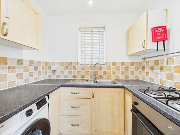 Studio To Rent In Kingsway, Hove, BN3